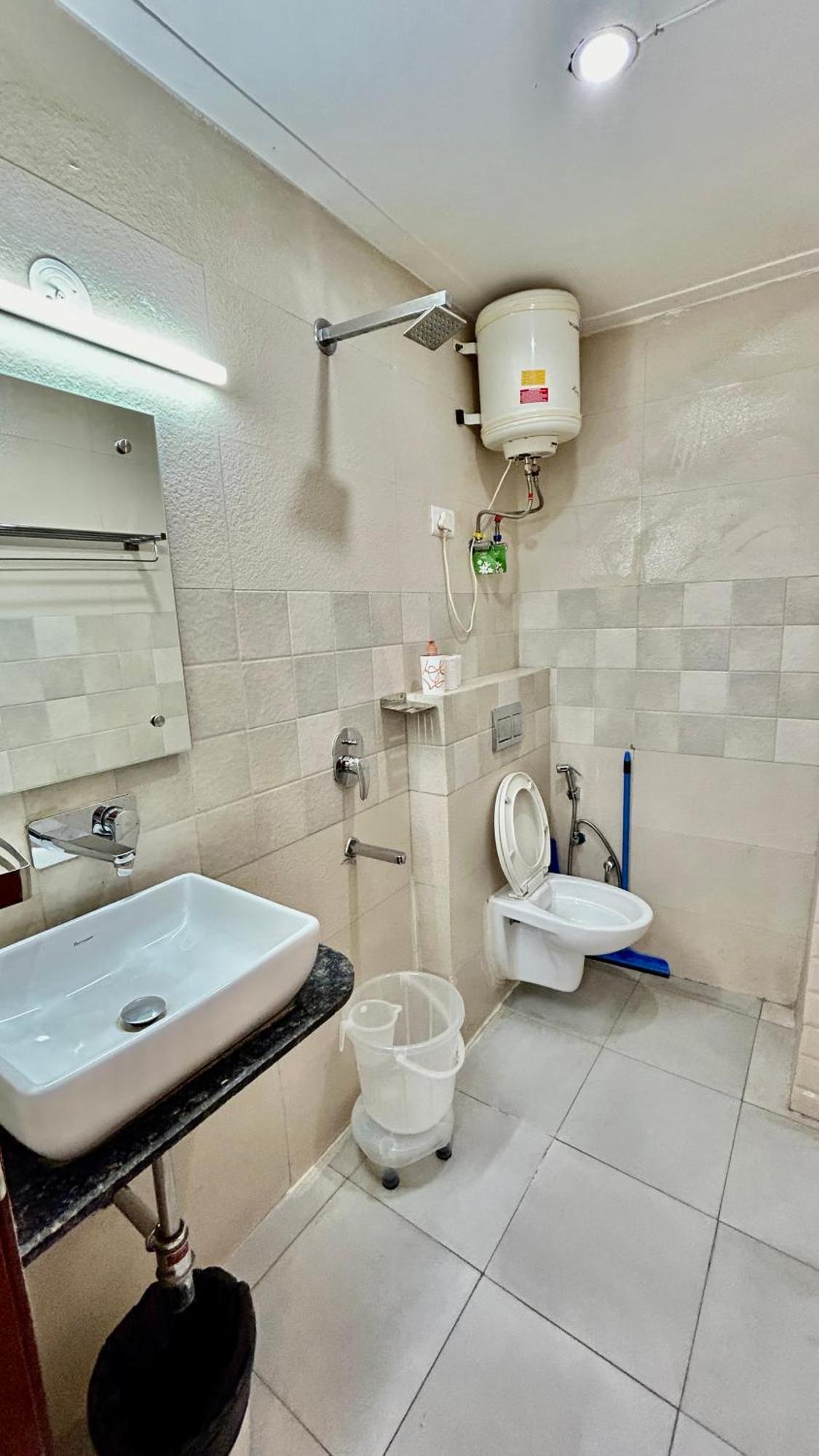 Aura Luxury Studio I Couple Friendly I Near Golf Course Road, Sector 57, Gurgaon Zewnętrze zdjęcie