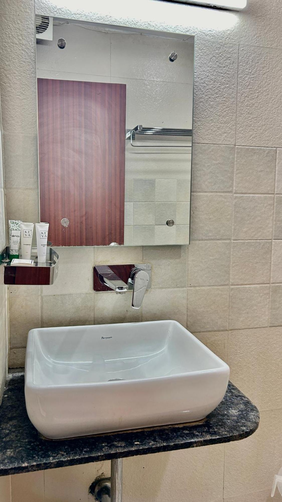 Aura Luxury Studio I Couple Friendly I Near Golf Course Road, Sector 57, Gurgaon Zewnętrze zdjęcie