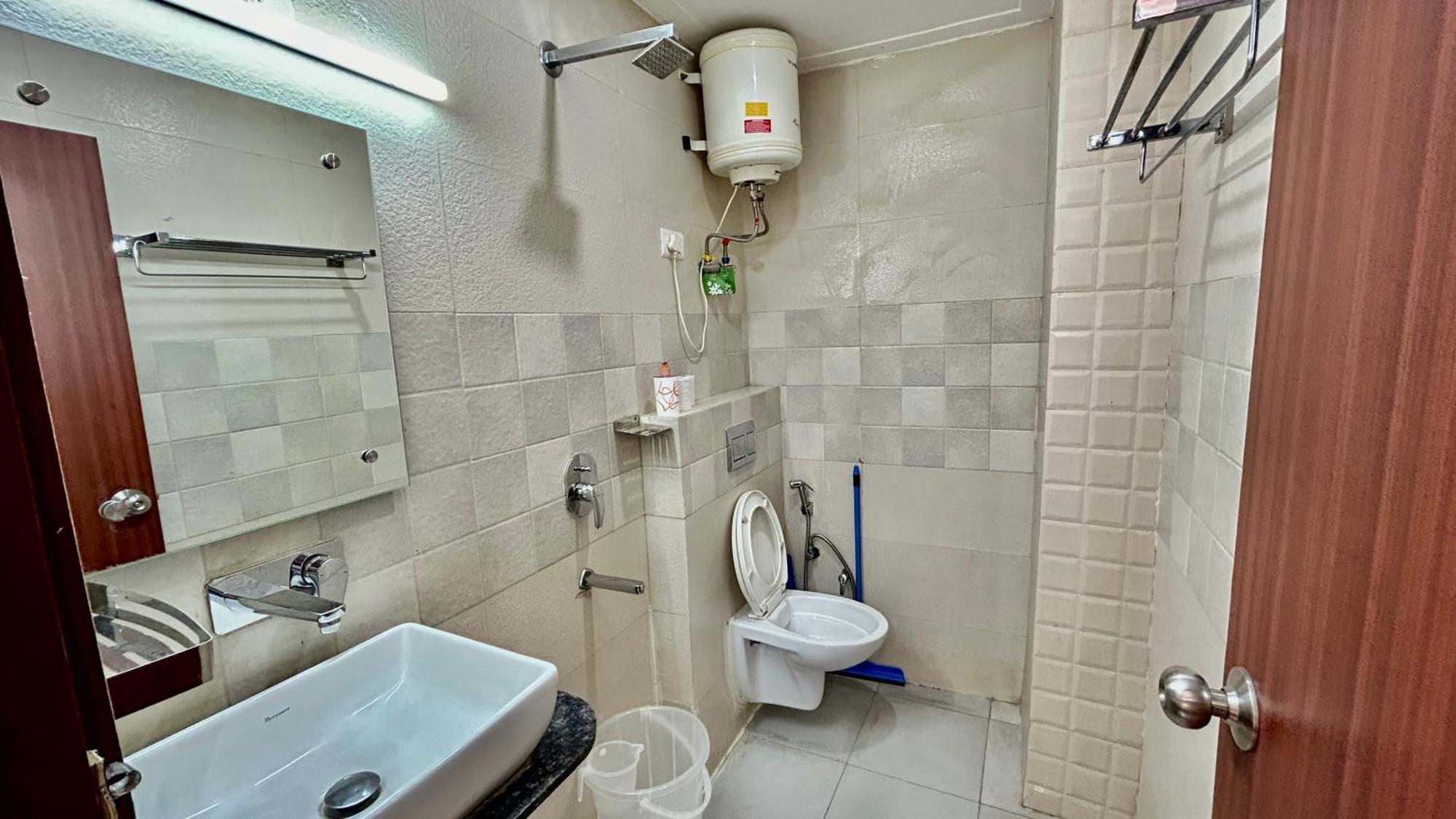 Aura Luxury Studio I Couple Friendly I Near Golf Course Road, Sector 57, Gurgaon Zewnętrze zdjęcie