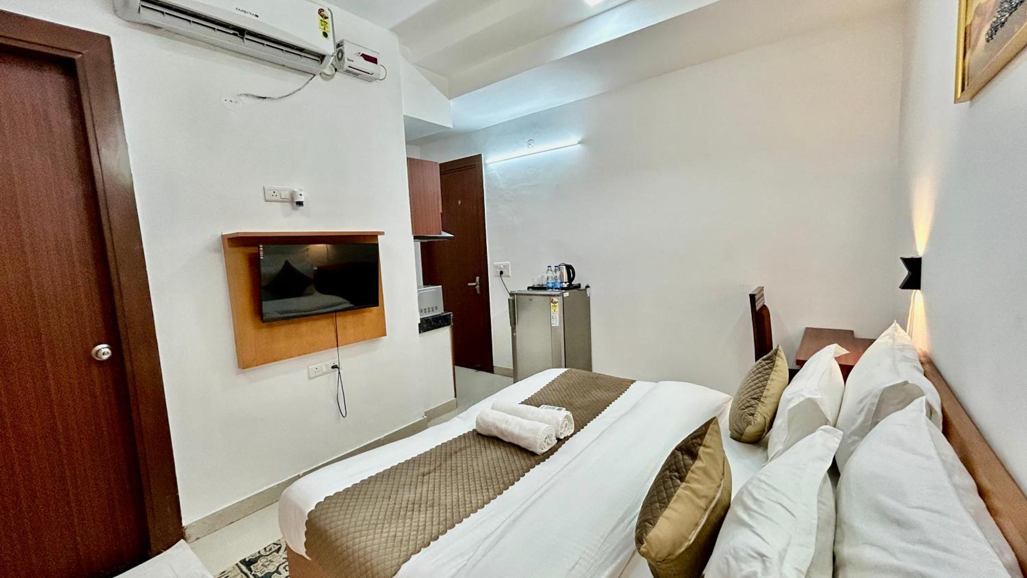 Aura Luxury Studio I Couple Friendly I Near Golf Course Road, Sector 57, Gurgaon Zewnętrze zdjęcie