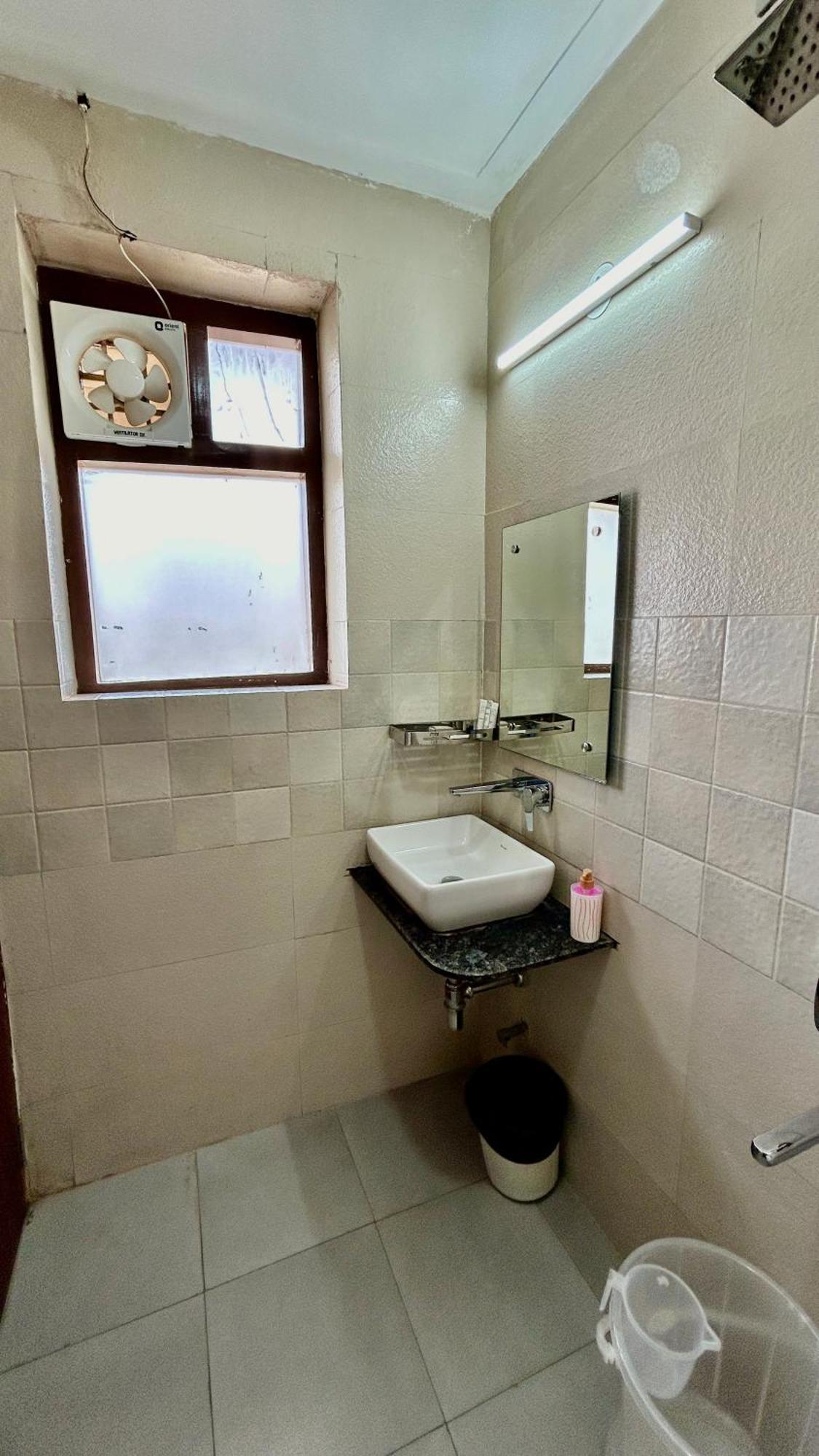 Aura Luxury Studio I Couple Friendly I Near Golf Course Road, Sector 57, Gurgaon Zewnętrze zdjęcie